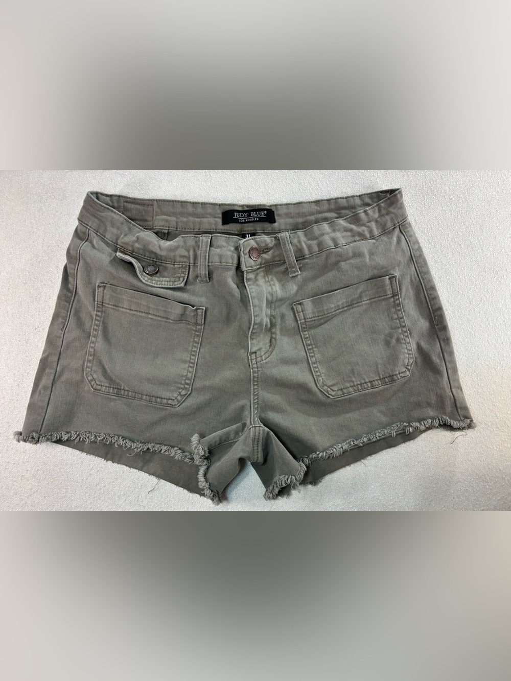 Judy Blue Olive Green Frayed Hem Stretch Shorts Womens Size 31 Mid Rise - Picture 2 of 7